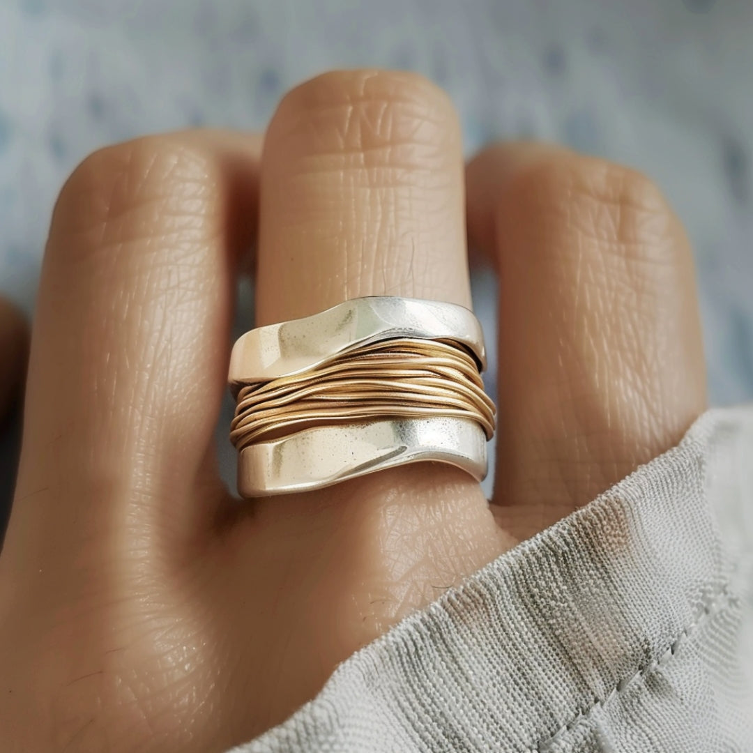 Beau – Silver Ring with Golden Threads