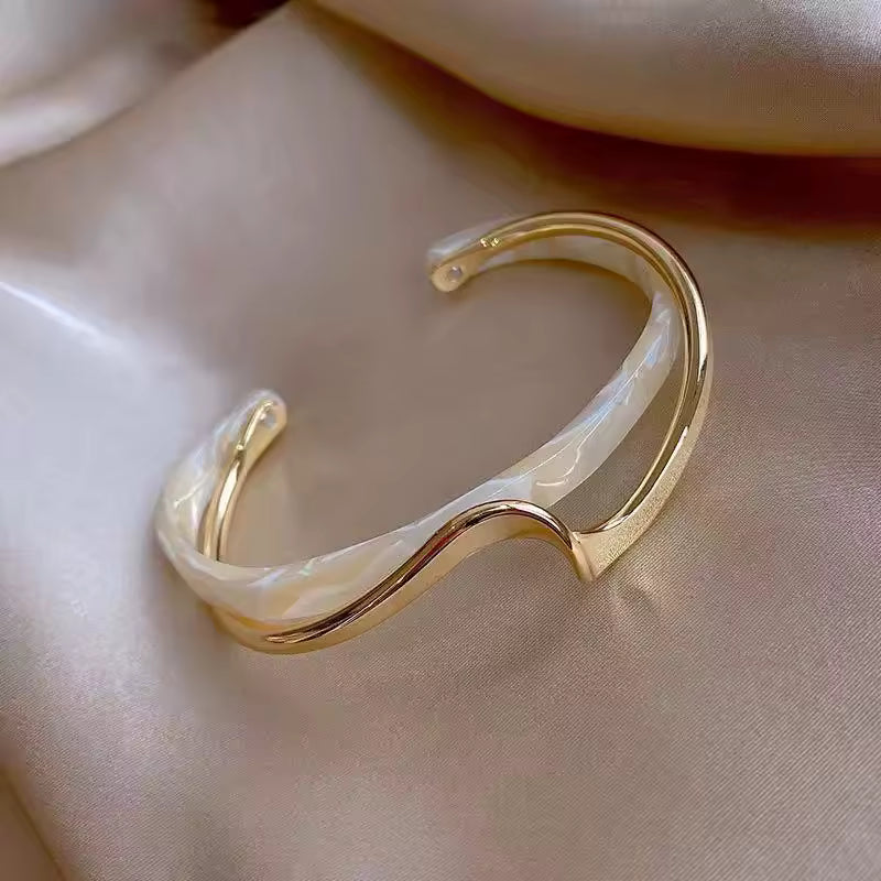Golden Elegance – White Opal Bracelet