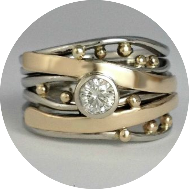 Leticia - Zircon Ring with Vintage Gold Inlay