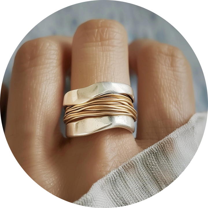 Beau – Silver Ring with Golden Threads
