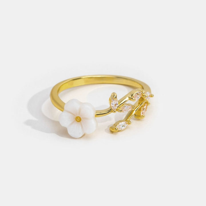 Estela - White Flowers Ring